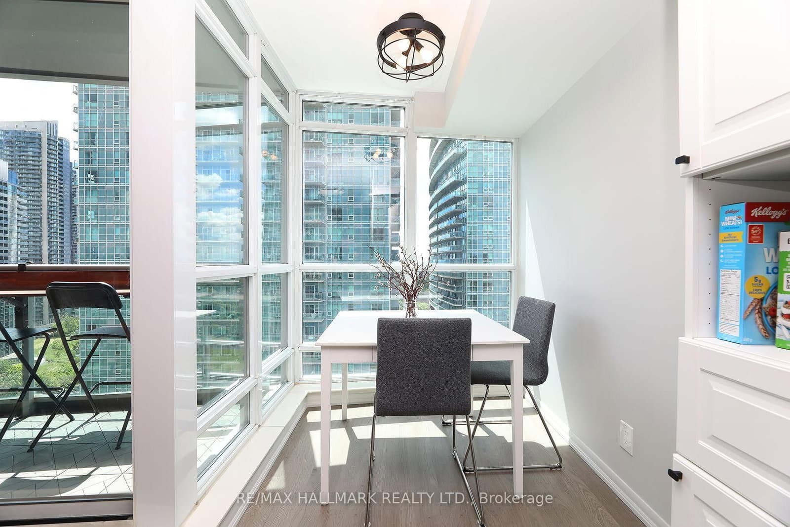 185 Legion Road N, Unit 1810 thumbnail 15
