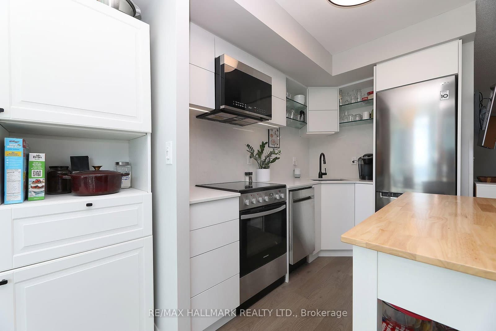 185 Legion Road N, Unit 1810 thumbnail 17