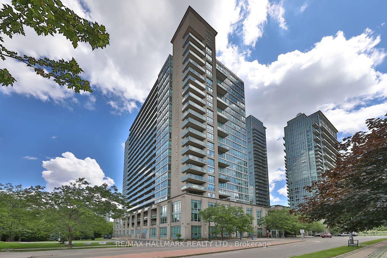 185 Legion Road N, Unit 1810 thumbnail 2