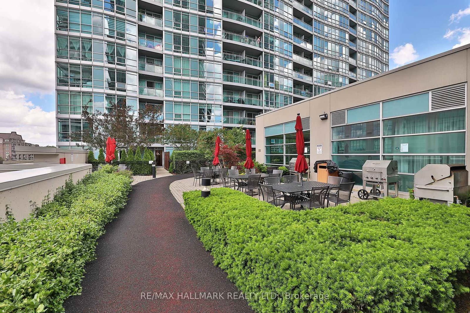 185 Legion Road N, Unit 1810 thumbnail 23