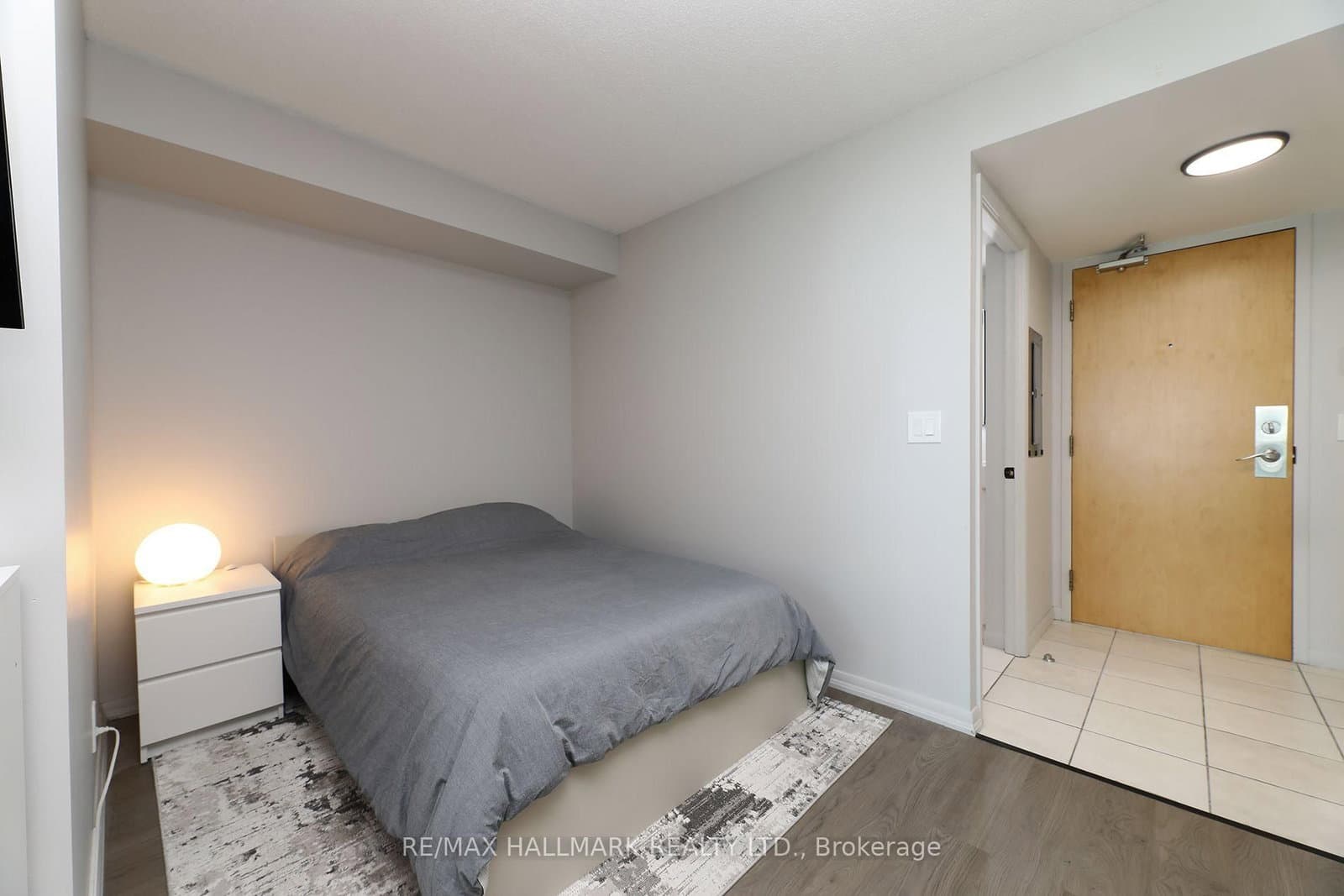 185 Legion Road N, Unit 1810 thumbnail 6
