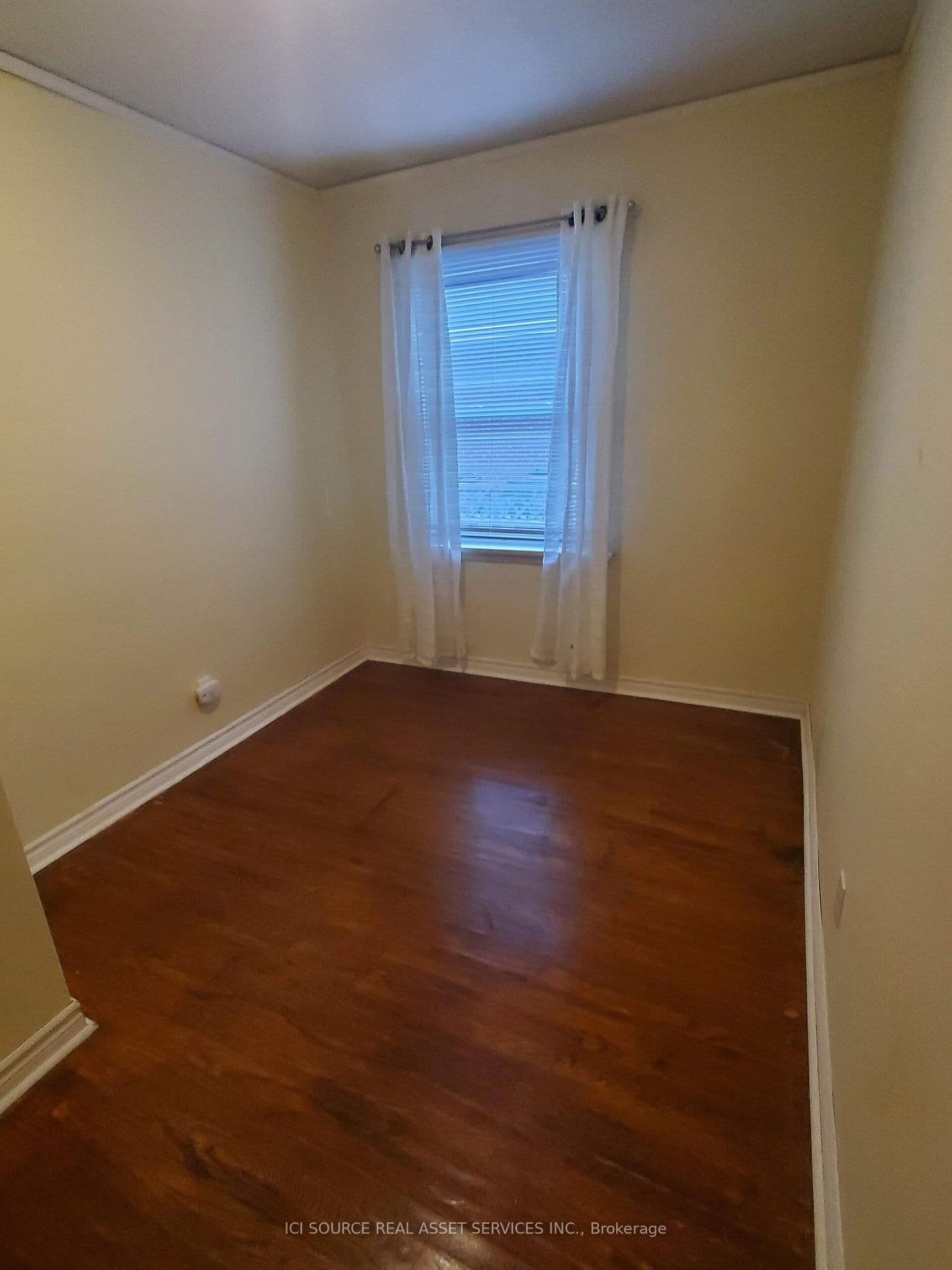 412 Mountainview Drive, Unit Main Floor thumbnail 2