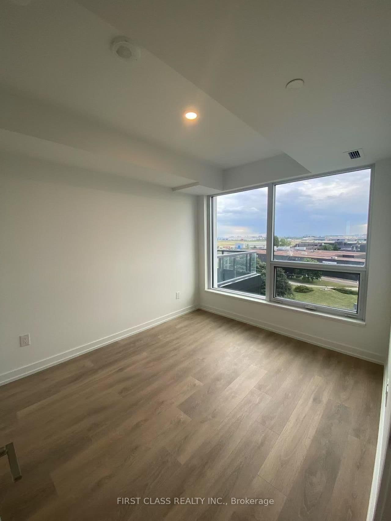 1100 Sheppard Avenue W, Unit 818 thumbnail 6