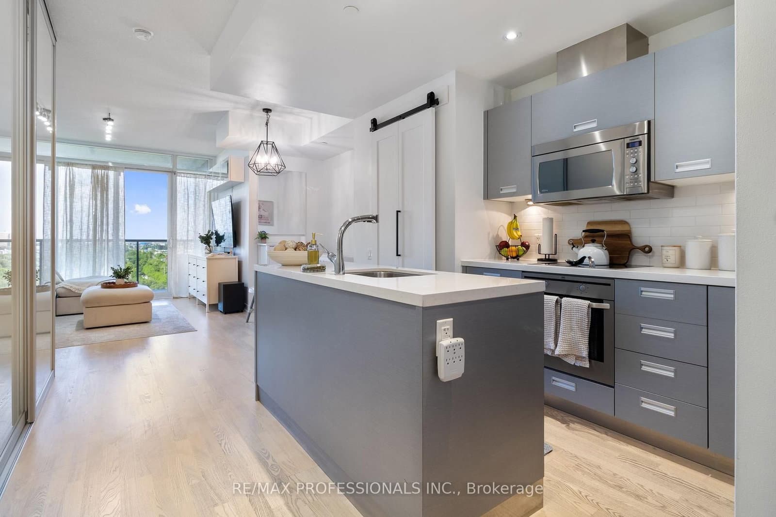 88 Park Lawn Road, Unit 1502 thumbnail 3