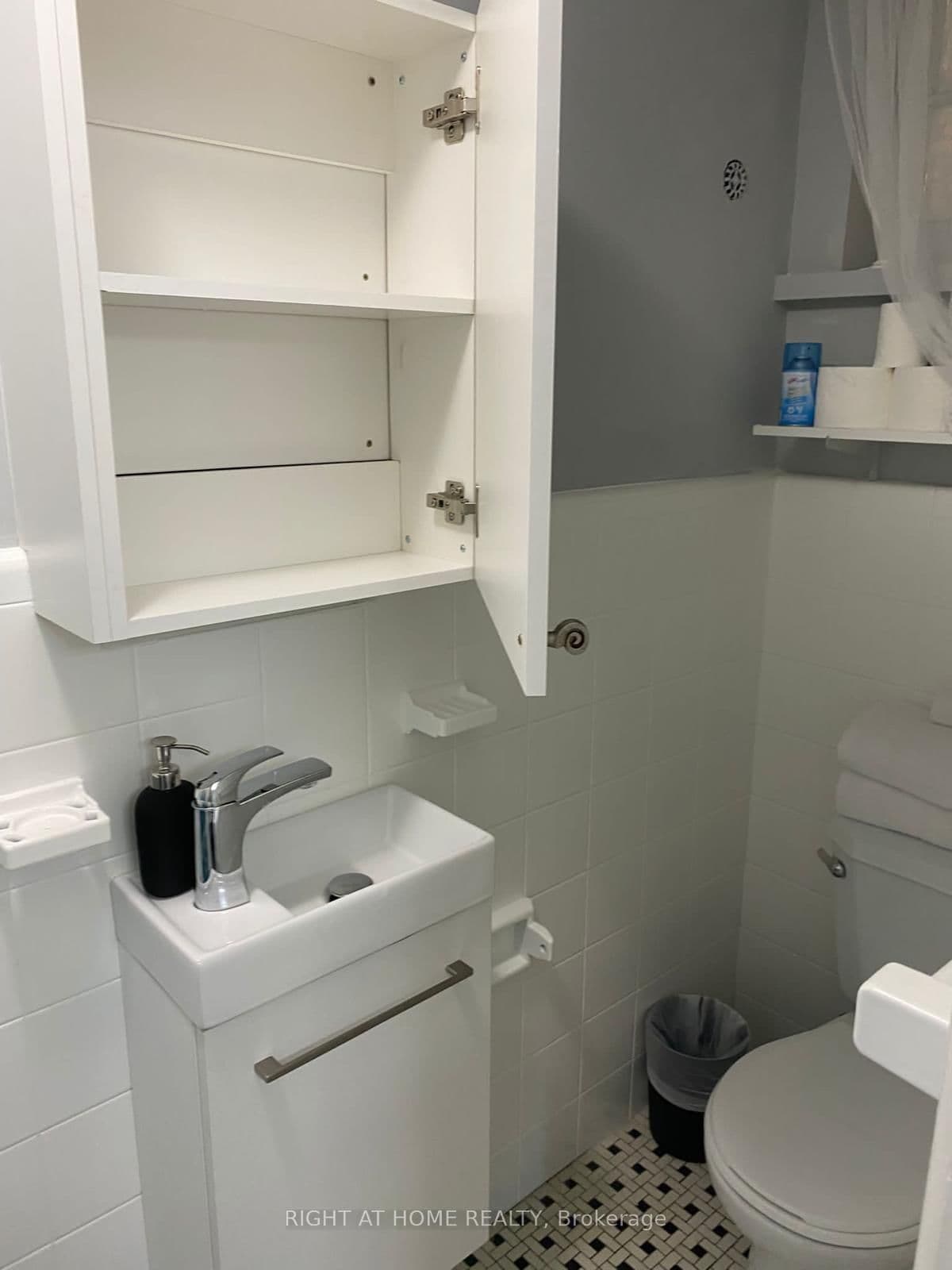 11 Donald Avenue, Unit 4 thumbnail 11