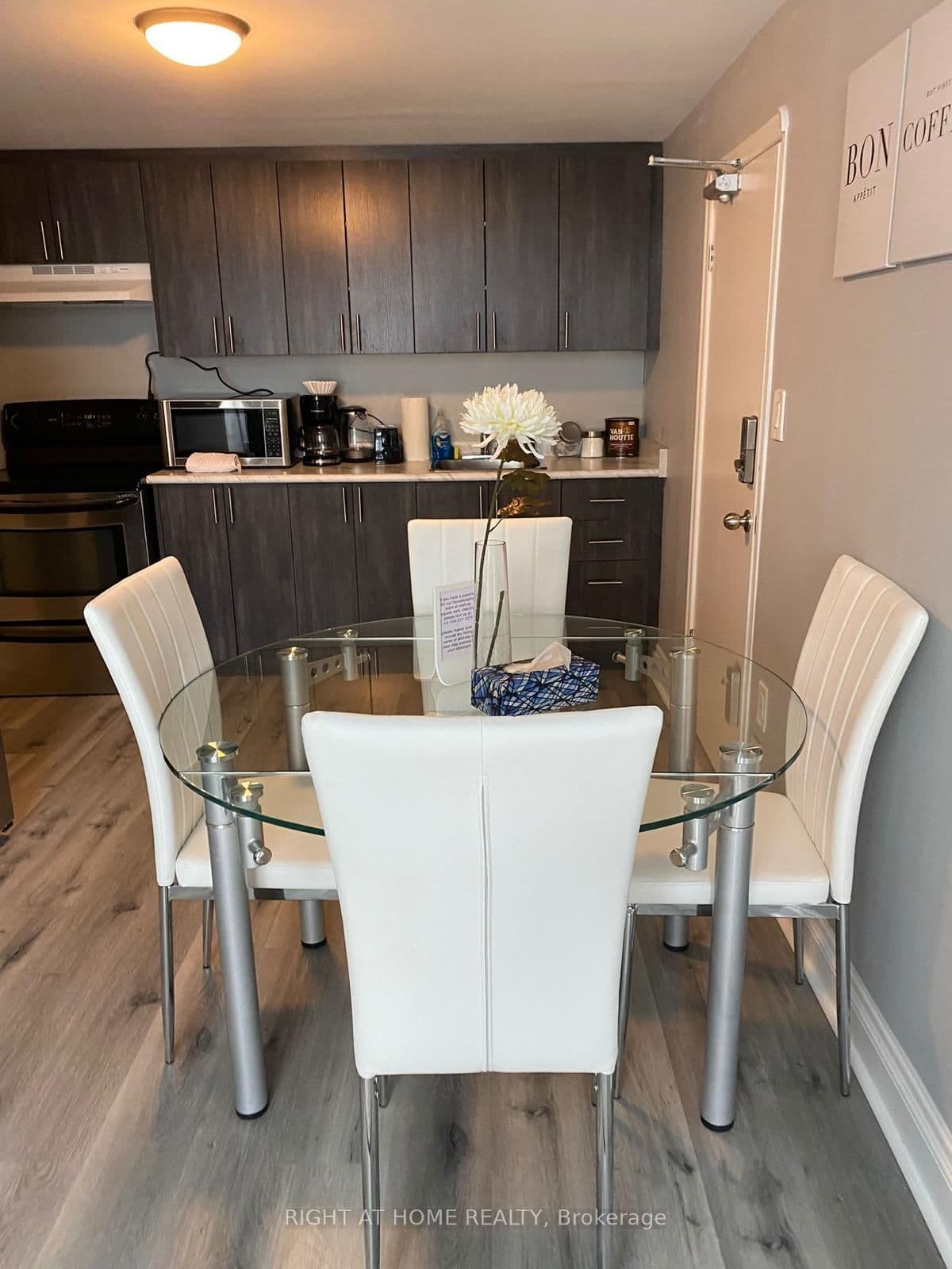 11 Donald Avenue, Unit 4 thumbnail 4