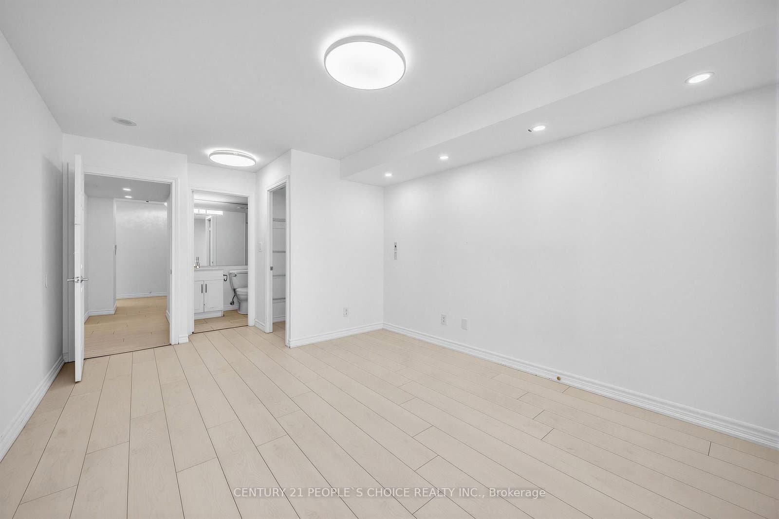 3880 Duke Of York Boulevard, Unit 1906 thumbnail 20