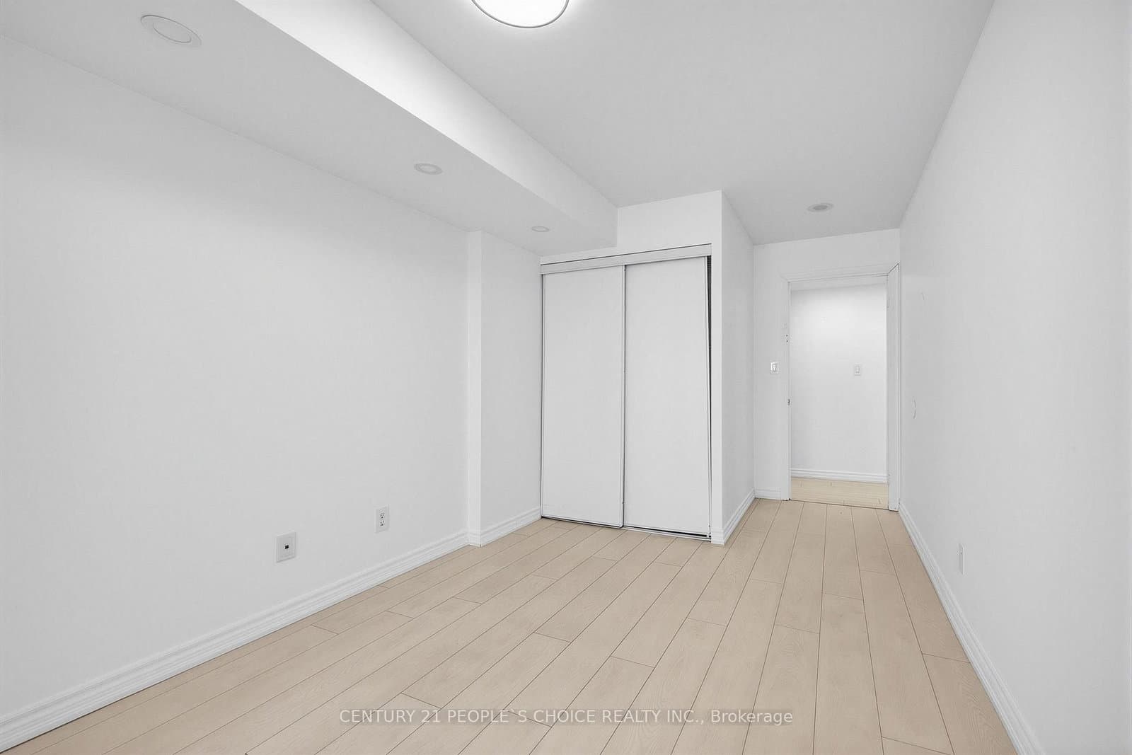 3880 Duke Of York Boulevard, Unit 1906 thumbnail 24