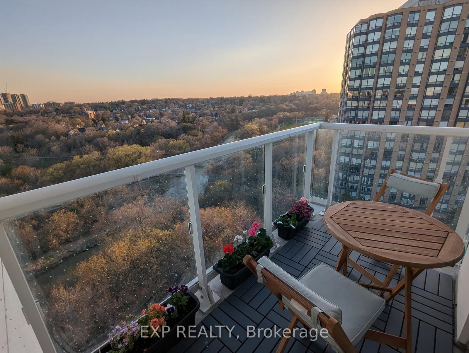 10 Wilby Crescent, Unit 1106 thumbnail 2