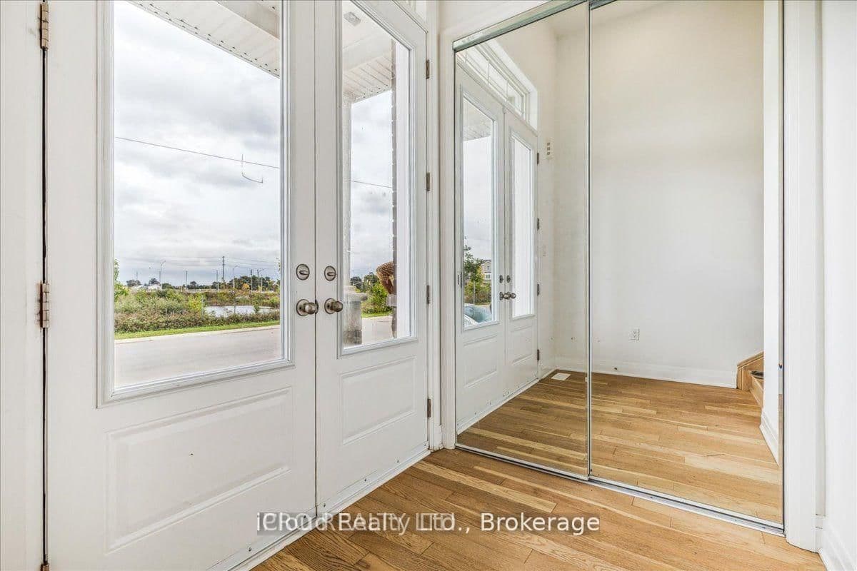 925 Hickory Crescent, Unit Main thumbnail 3