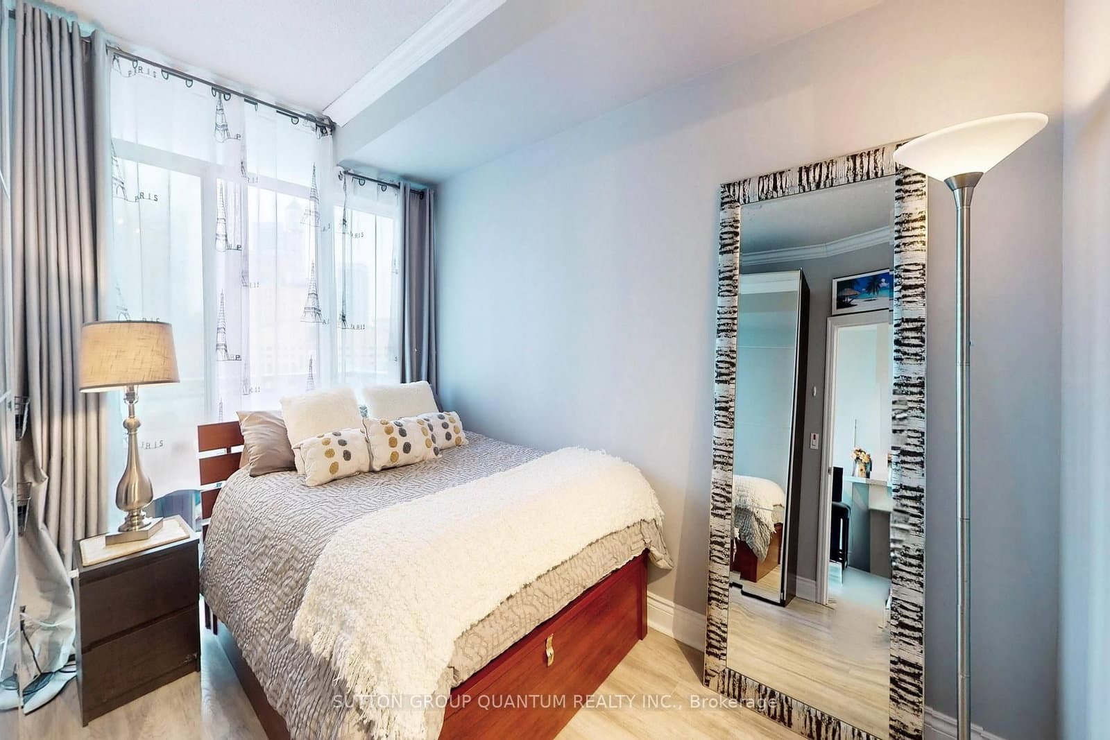 3939 Duke Of York Boulevard, Unit 701 thumbnail 17