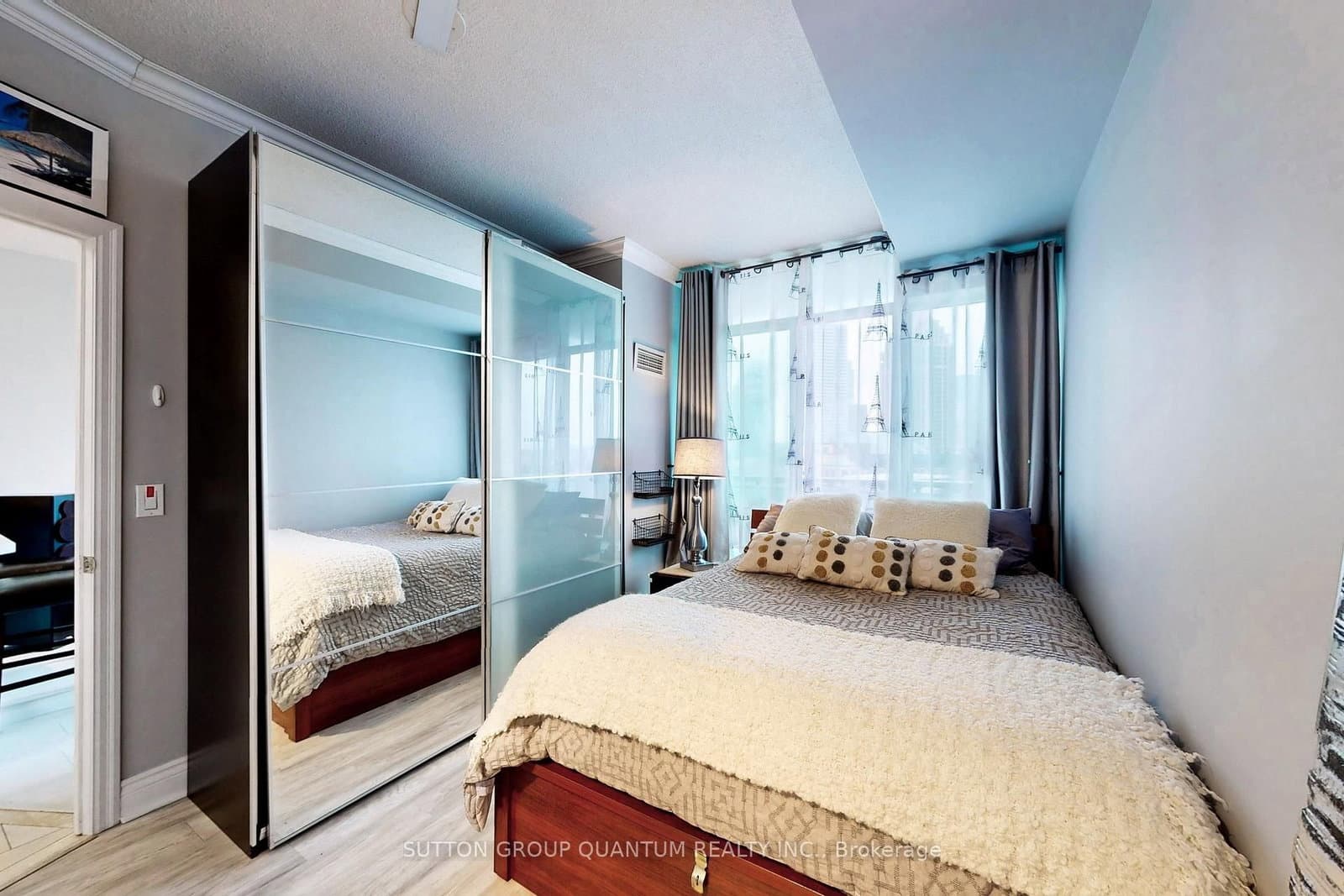 3939 Duke Of York Boulevard, Unit 701 thumbnail 18