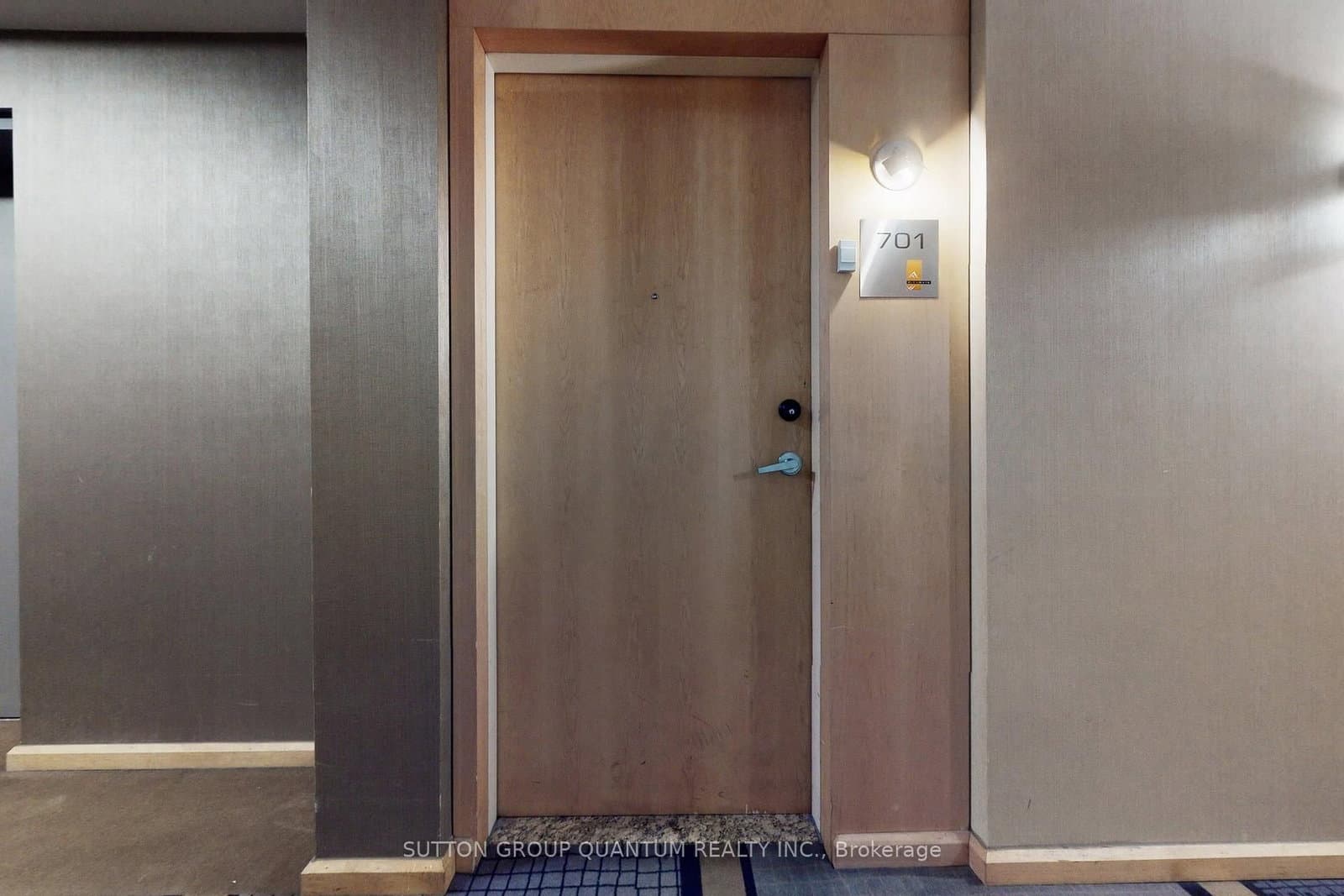 3939 Duke Of York Boulevard, Unit 701 thumbnail 3