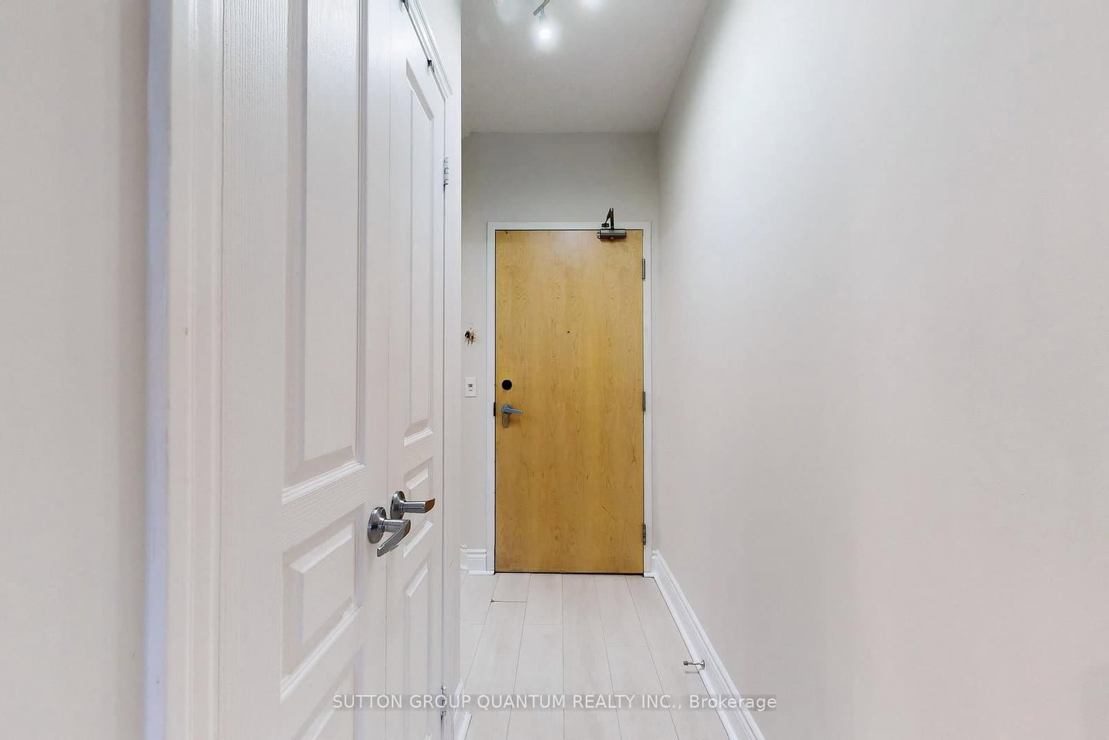 3939 Duke Of York Boulevard, Unit 701 thumbnail 4