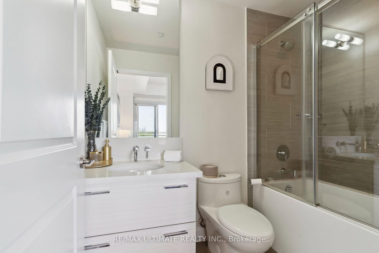 33 Shore Breeze Drive, Unit 1003 thumbnail 18