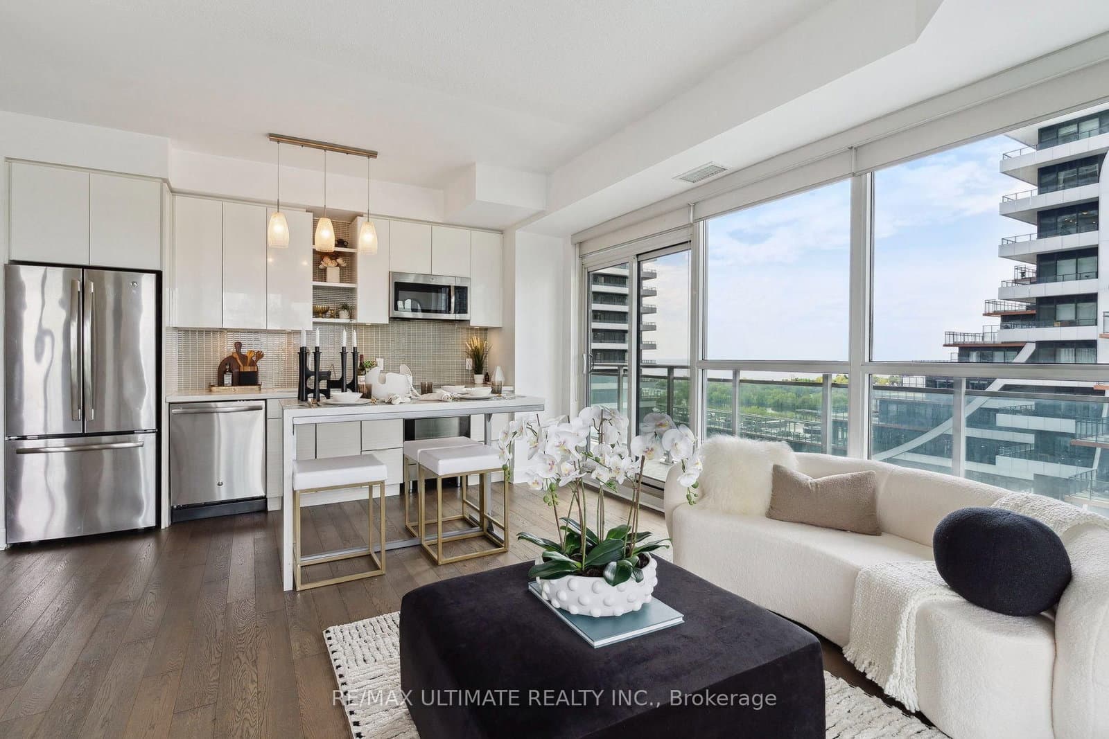33 Shore Breeze Drive, Unit 1003 thumbnail 2