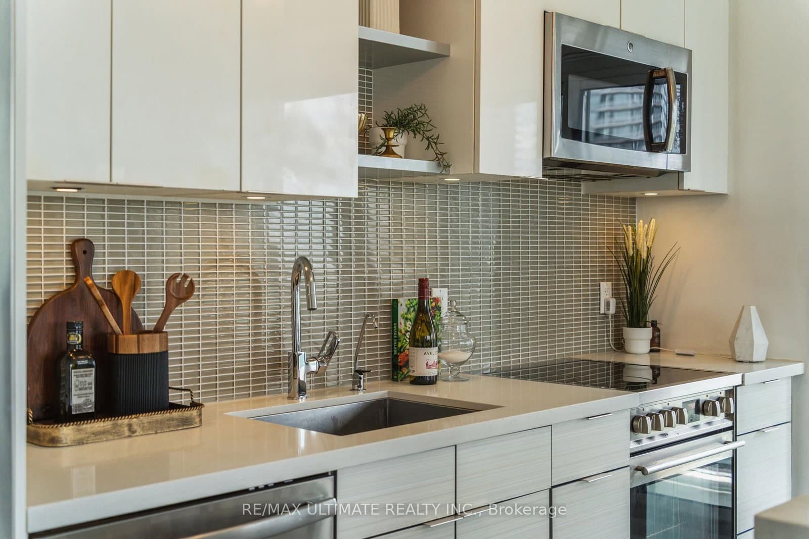 33 Shore Breeze Drive, Unit 1003 thumbnail 5