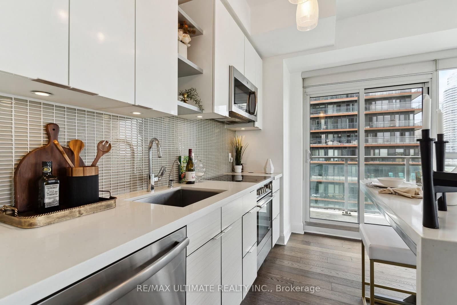 33 Shore Breeze Drive, Unit 1003 thumbnail 6