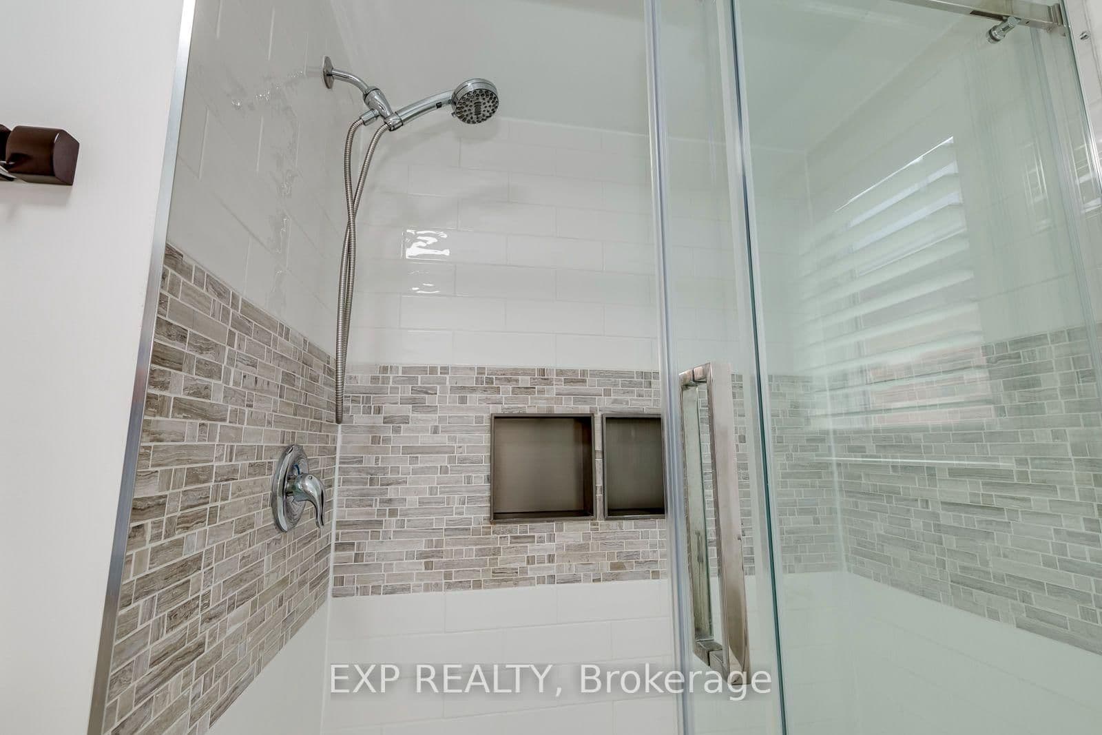 598 Bessborough Drive thumbnail 35