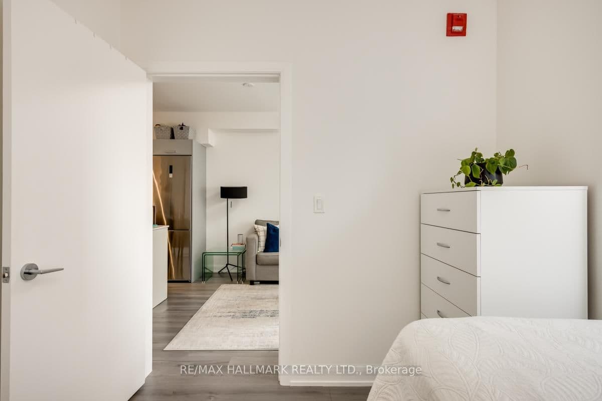385 Osler Street, Unit 306 thumbnail 12