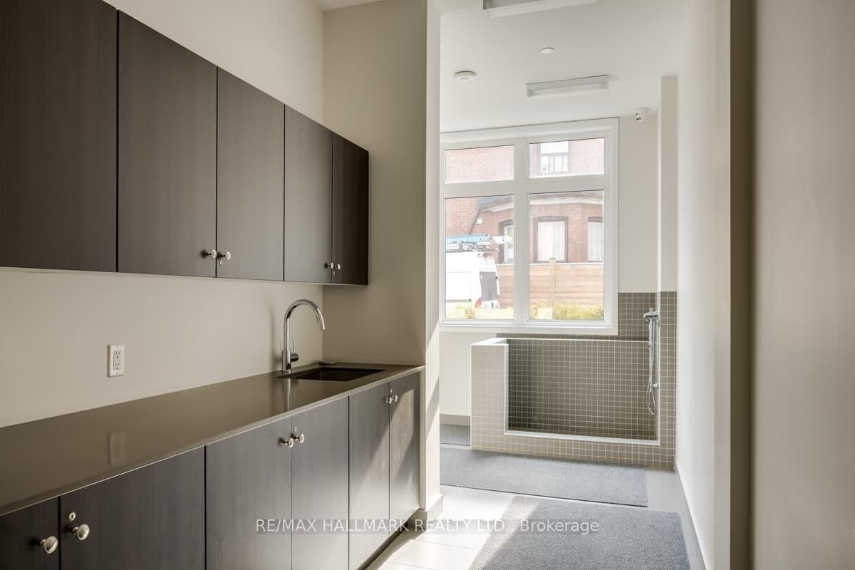 385 Osler Street, Unit 306 thumbnail 22