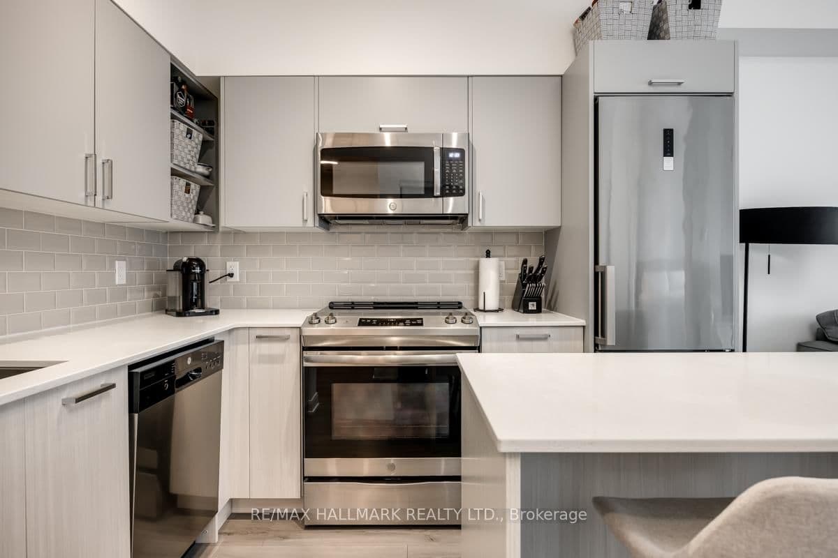 385 Osler Street, Unit 306 thumbnail 6