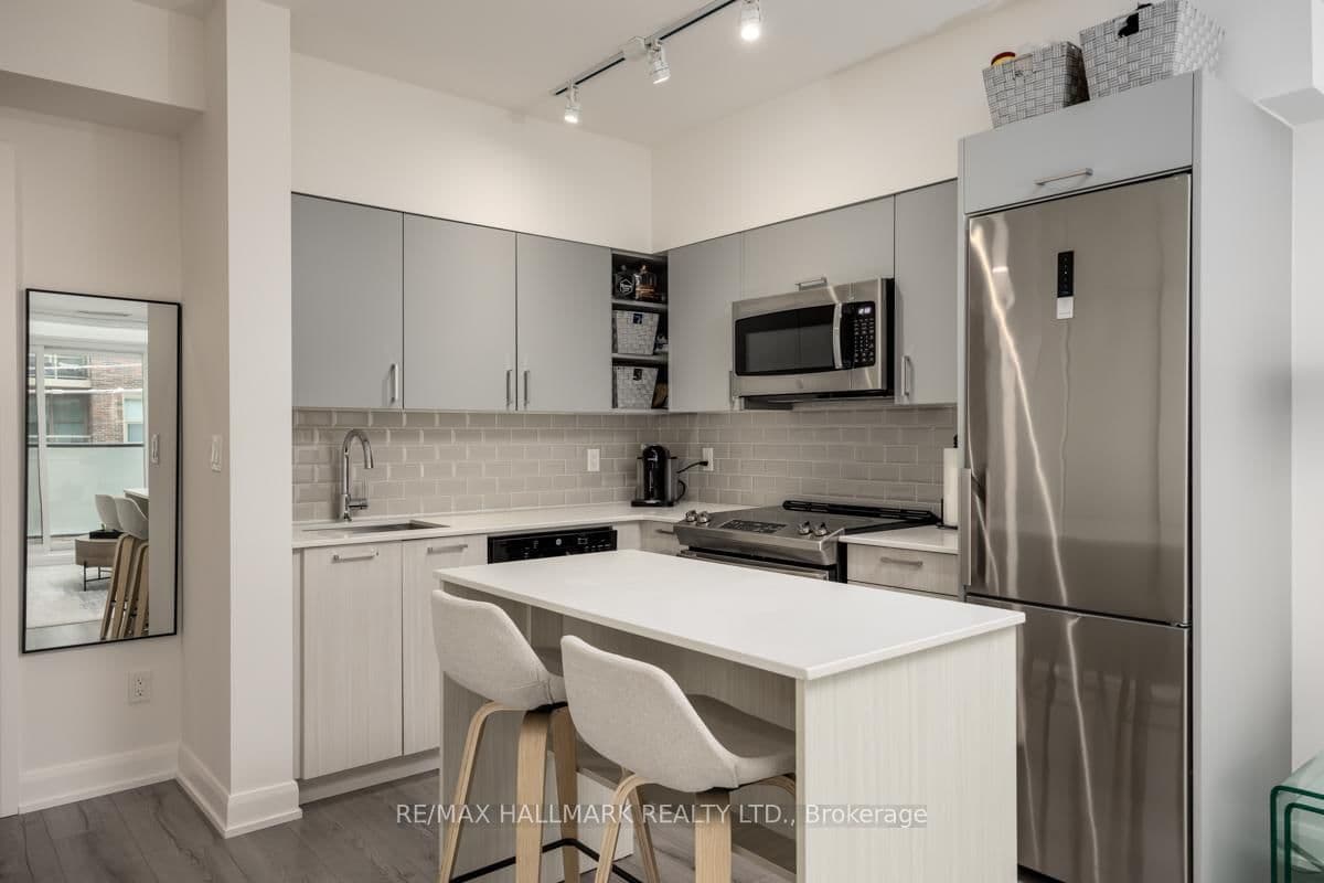 385 Osler Street, Unit 306 thumbnail 8