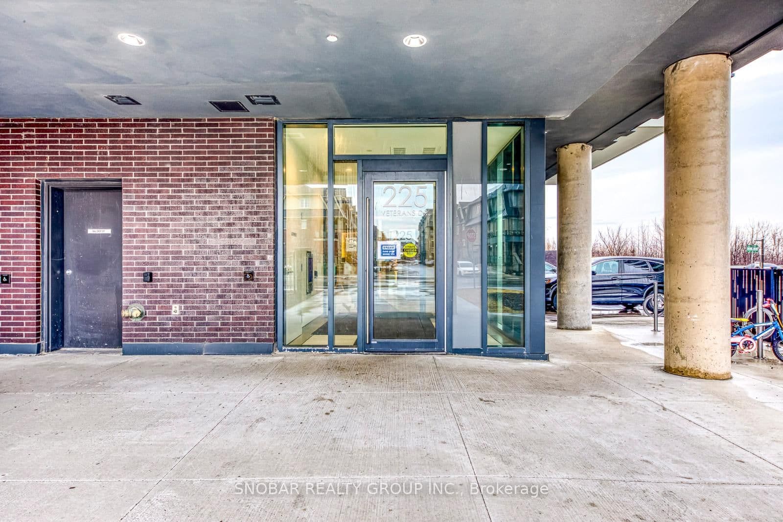 225 Veterans Drive, Unit 907 thumbnail 3
