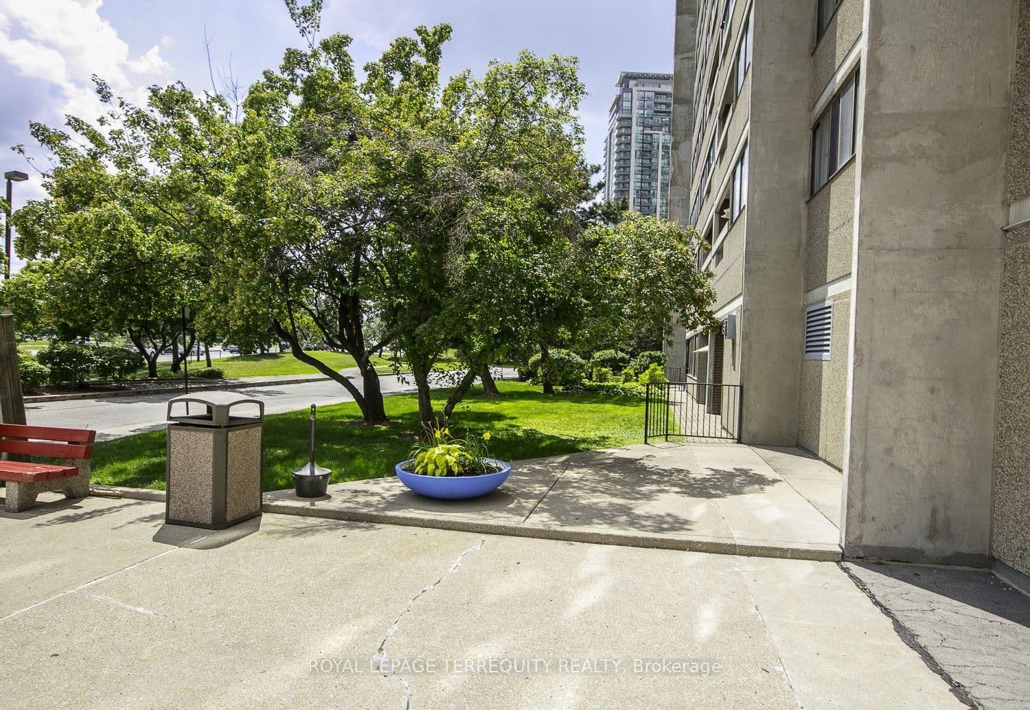 50 Elm Drive E, Unit 604 thumbnail 5