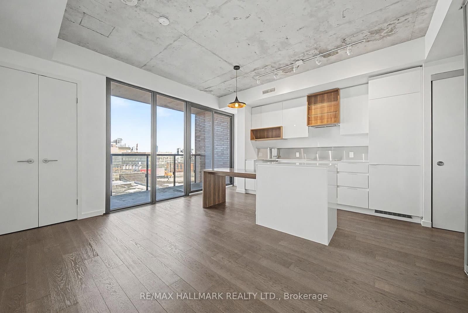383 Sorauren Avenue, Unit 609 thumbnail 3