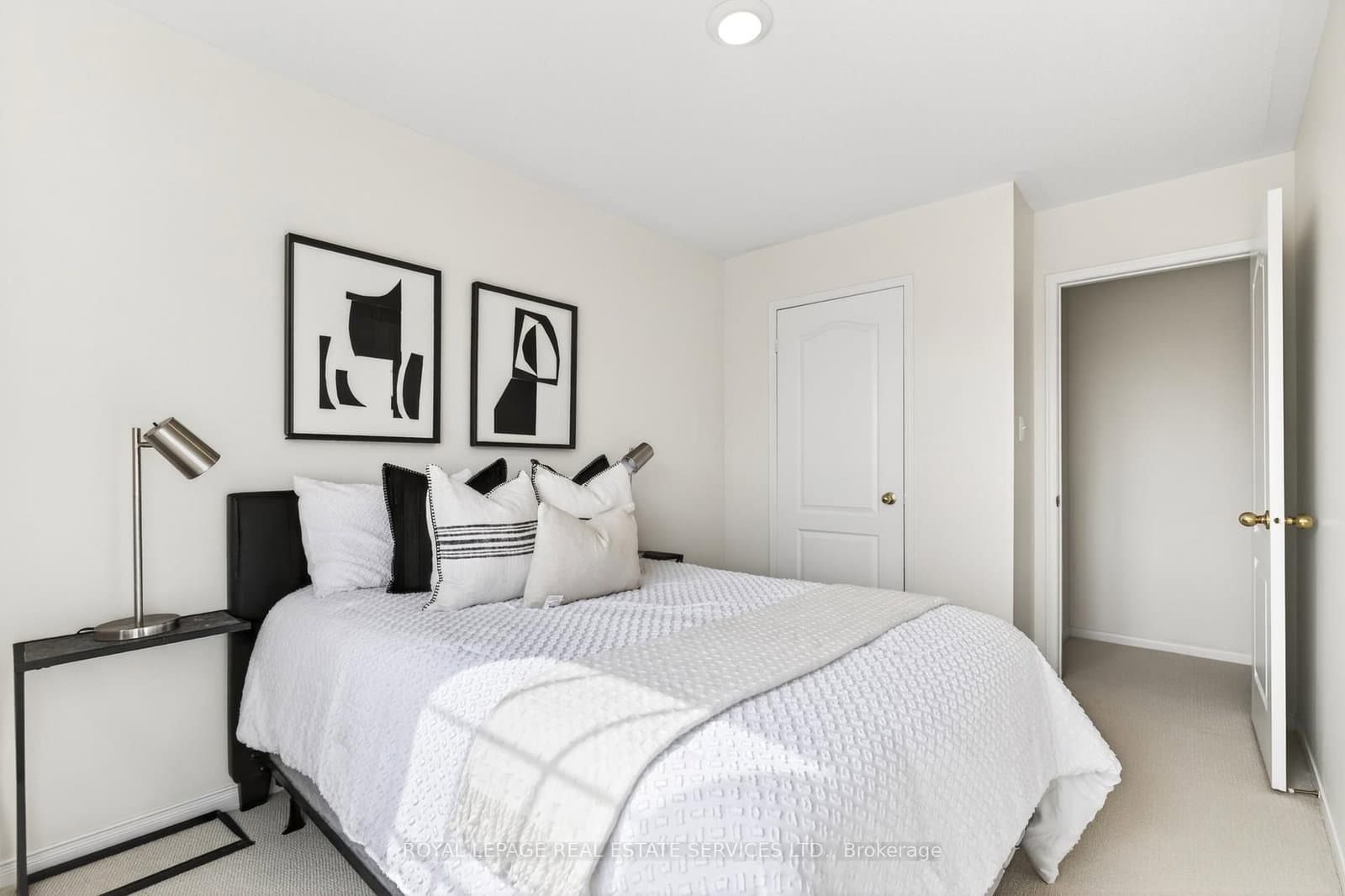 2307 Stone Glen Crescent thumbnail 21
