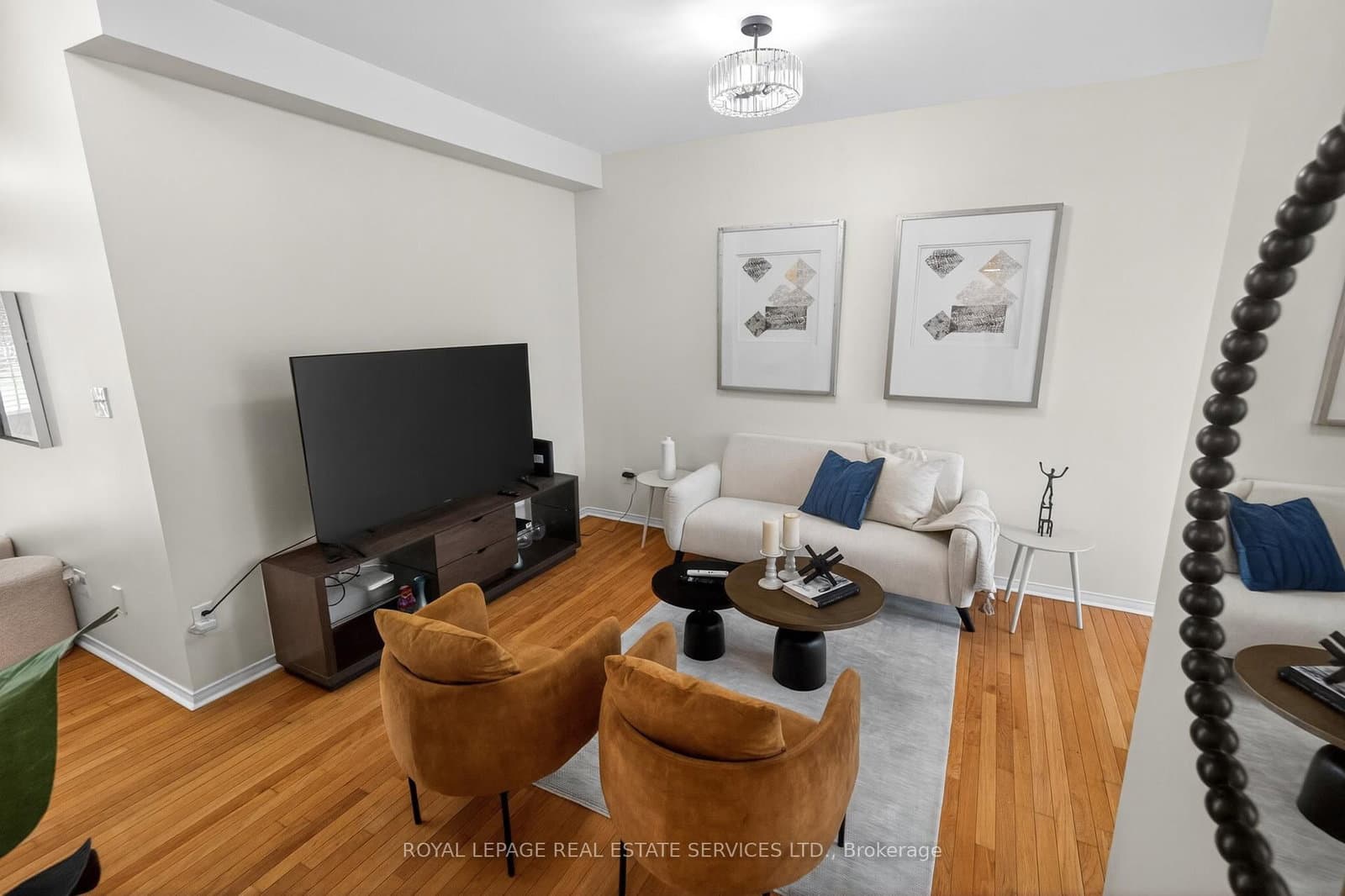 2307 Stone Glen Crescent thumbnail 4