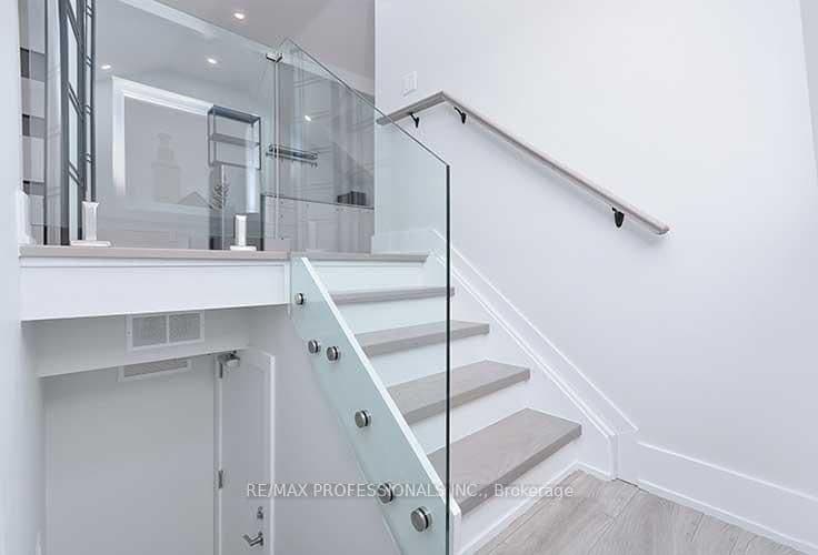 23 Radford Avenue, Unit 3rd Fl thumbnail 4