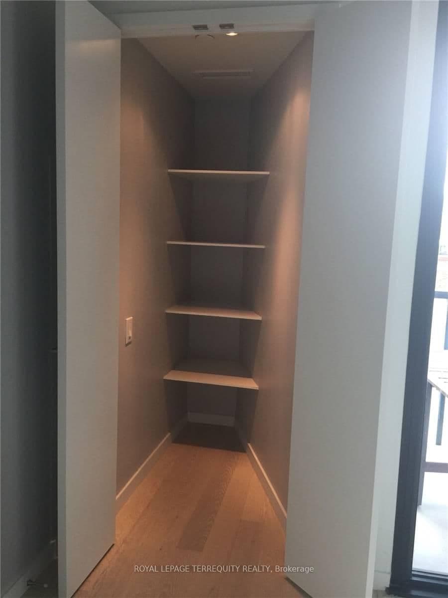 383 Sorauren Avenue, Unit 413 thumbnail 13