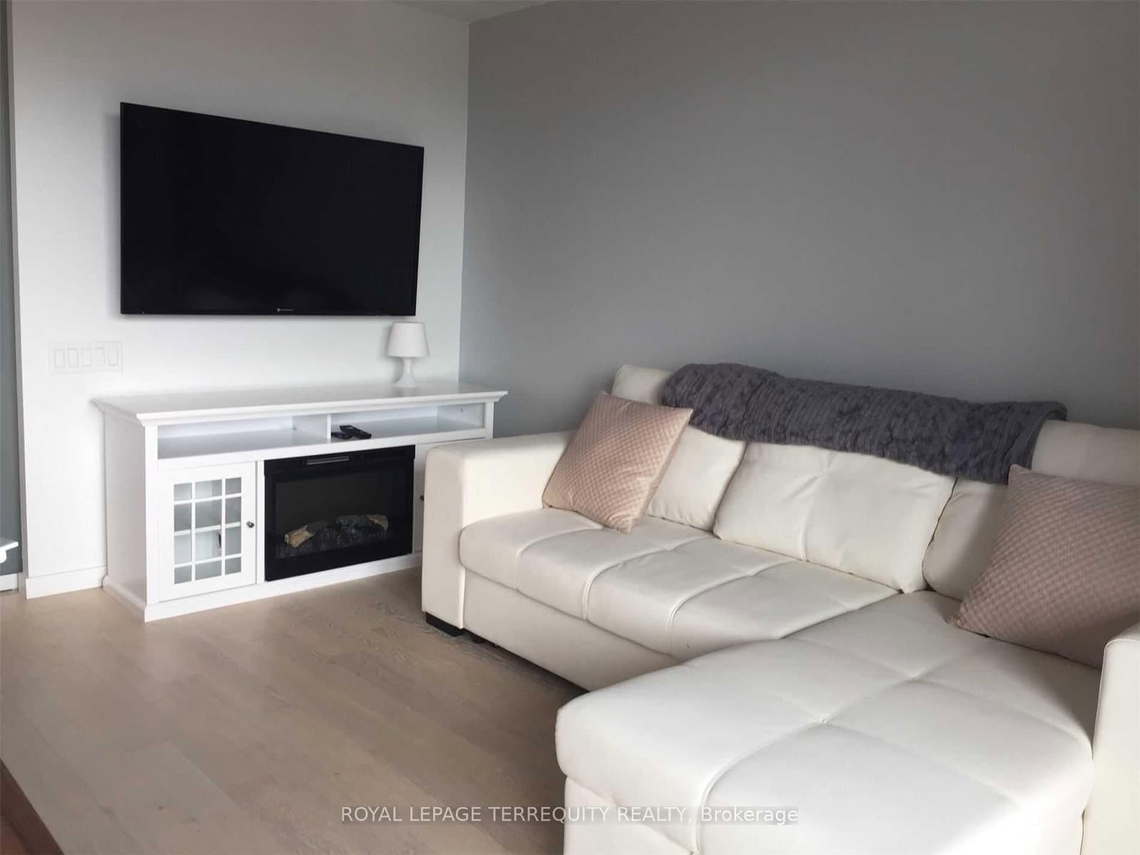 383 Sorauren Avenue, Unit 413 thumbnail 14
