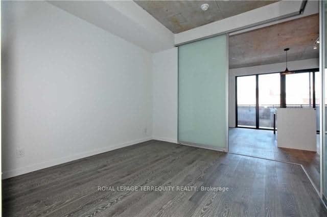 383 Sorauren Avenue, Unit 413 thumbnail 2