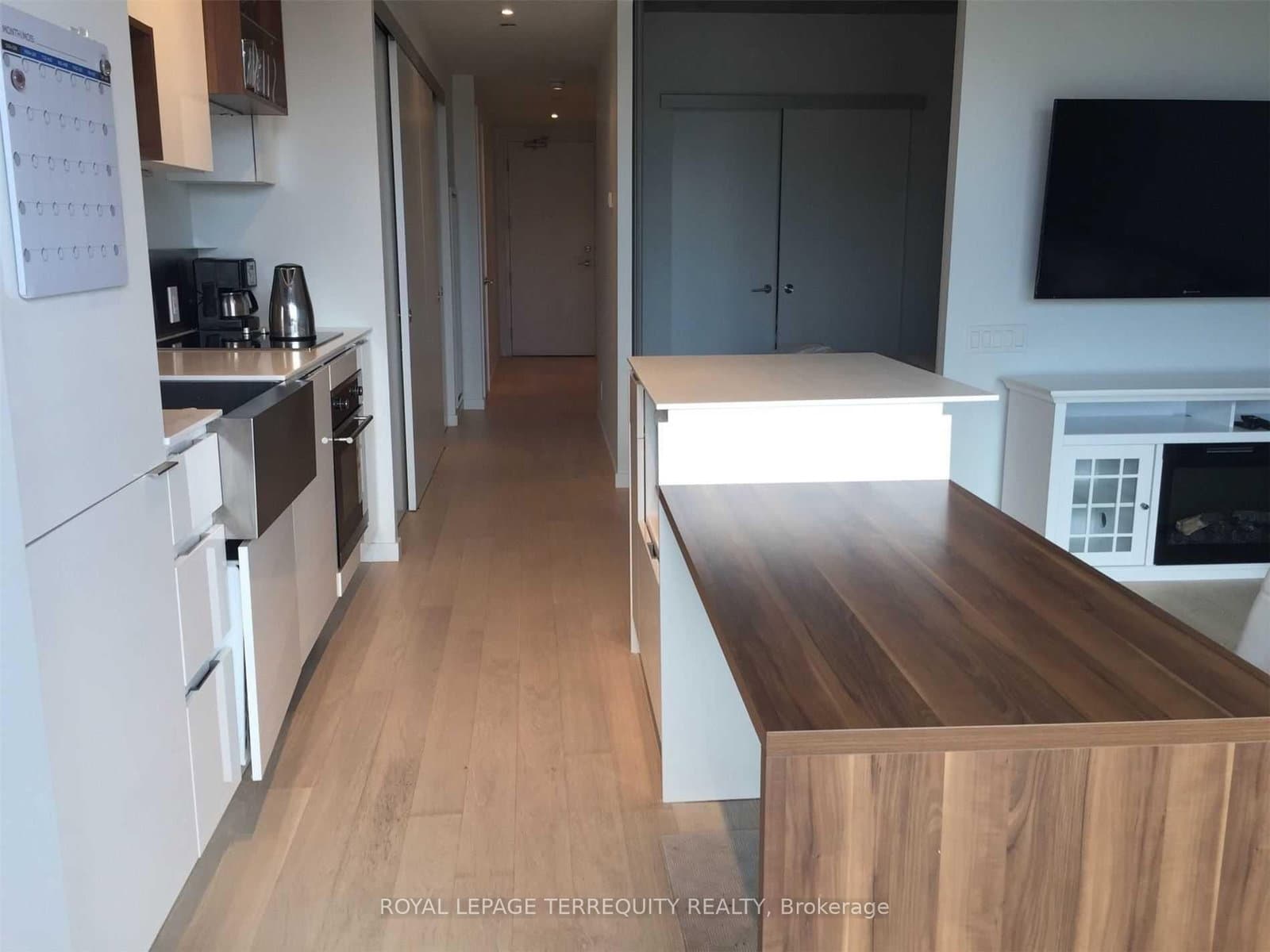 383 Sorauren Avenue, Unit 413 thumbnail 3