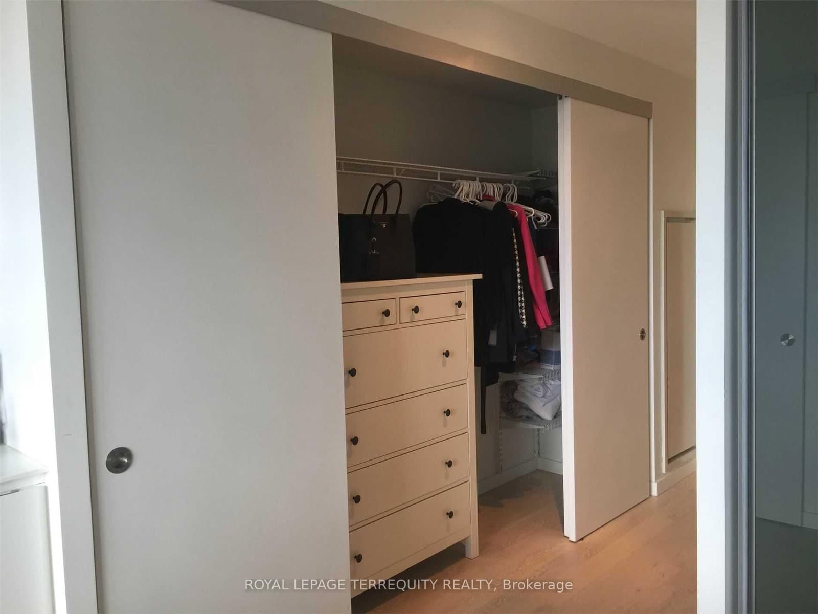 383 Sorauren Avenue, Unit 413 thumbnail 5