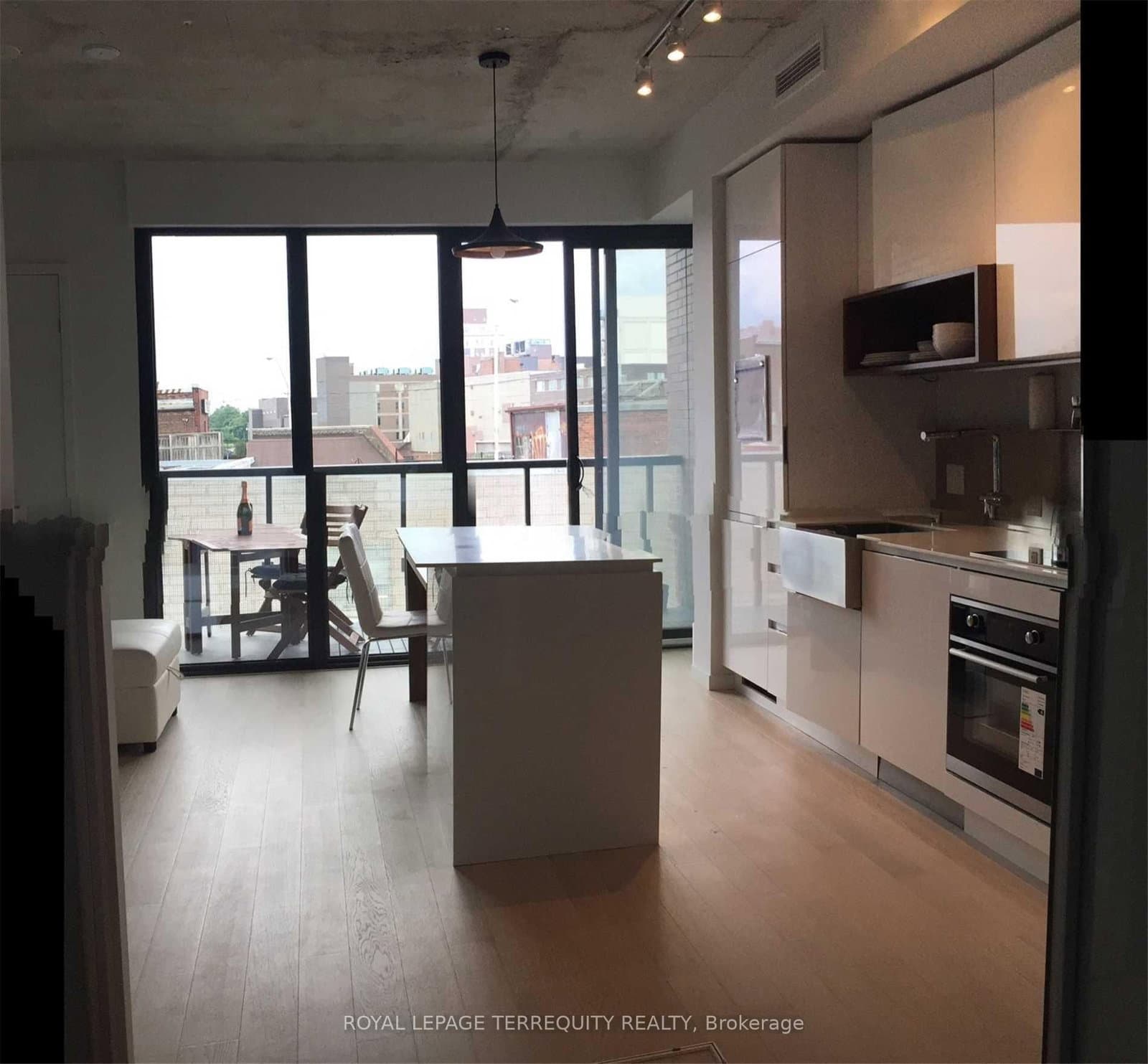 383 Sorauren Avenue, Unit 413 thumbnail 7