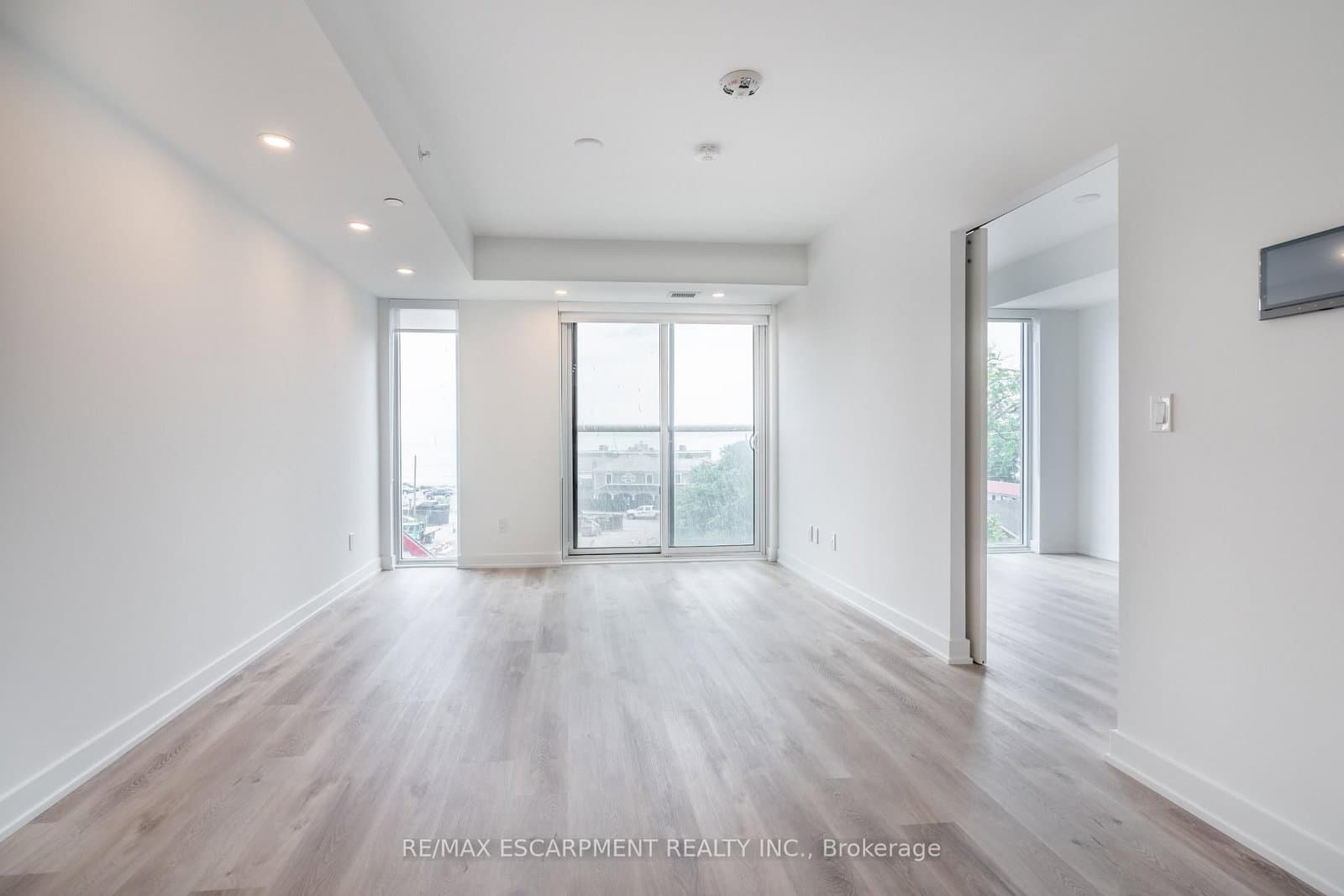370 Martha Street, Unit 309 thumbnail 18