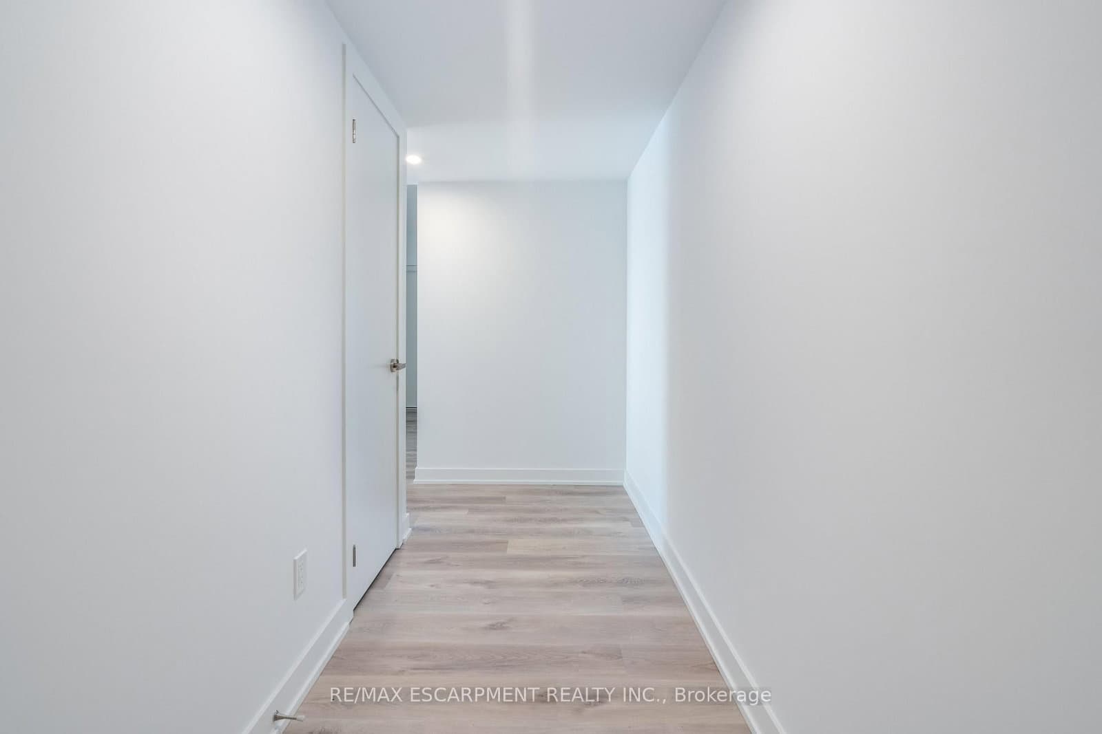 370 Martha Street, Unit 309 thumbnail 3