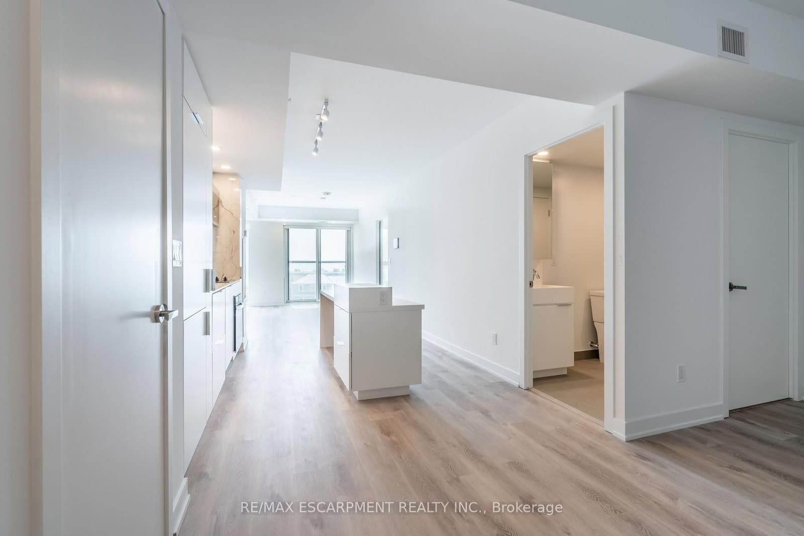 370 Martha Street, Unit 309 thumbnail 5