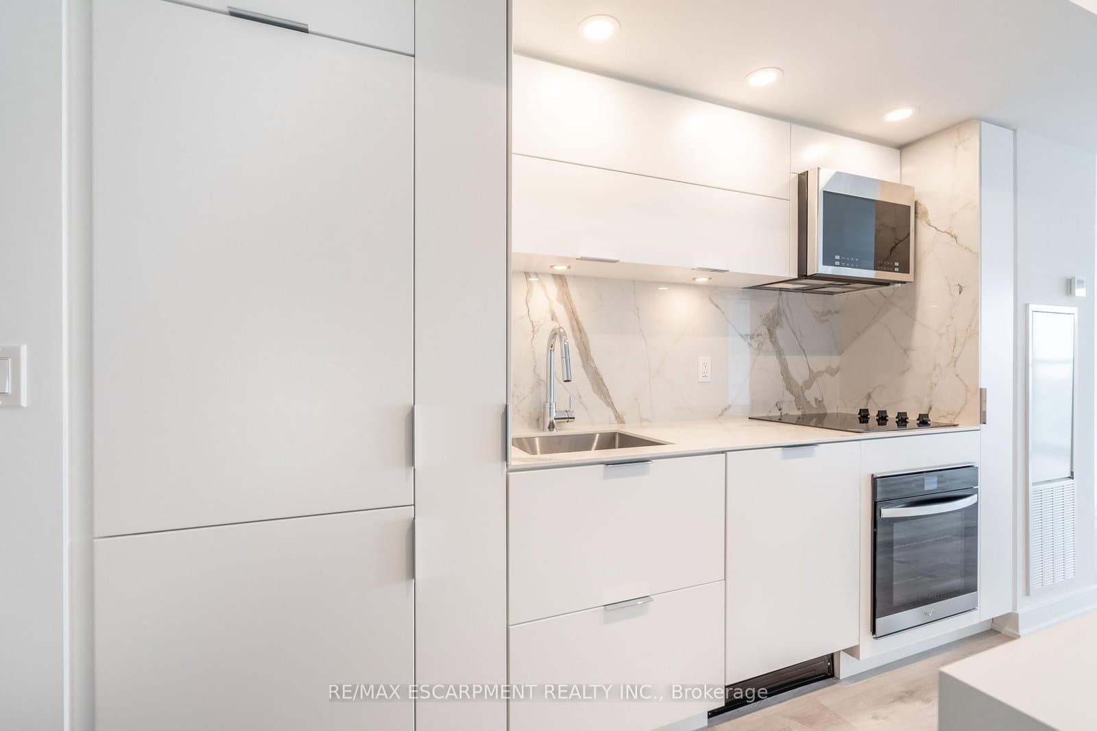 370 Martha Street, Unit 309 thumbnail 8
