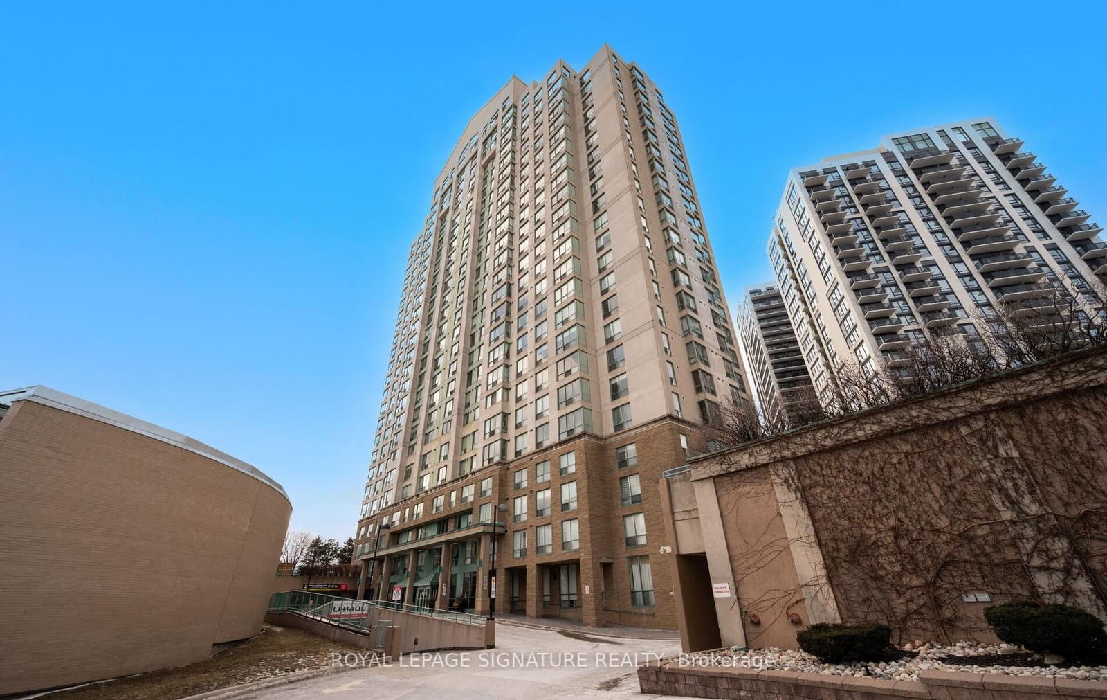 #102 - 101 Subway Crescent