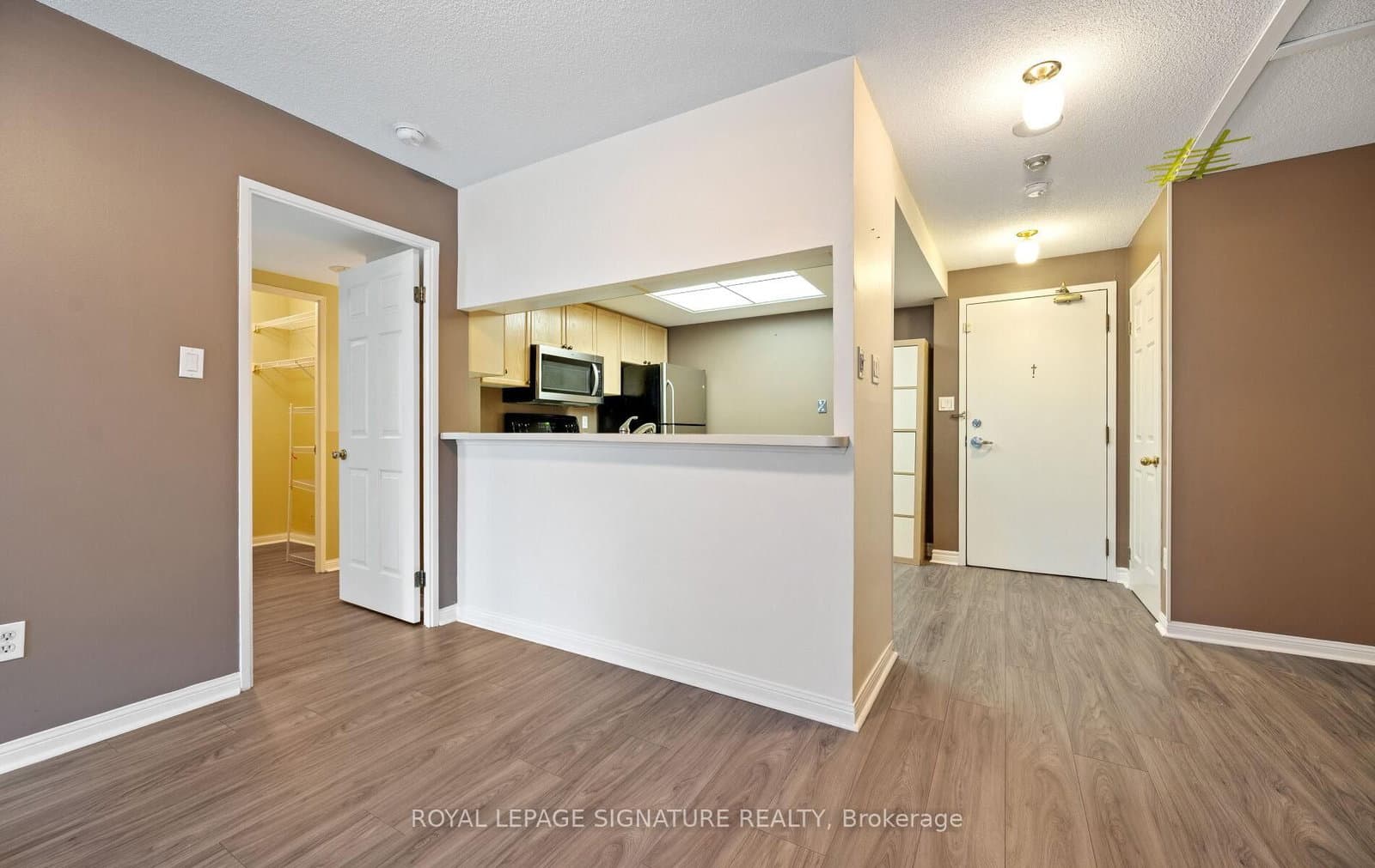 101 Subway Crescent, Unit 102 thumbnail 11