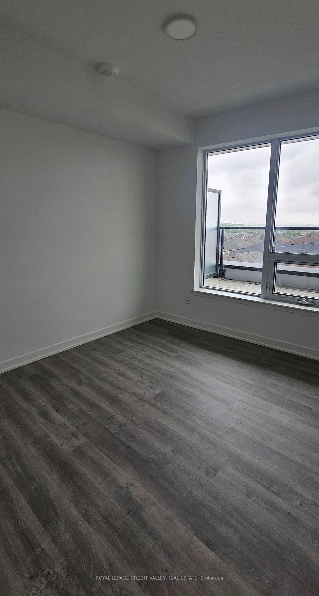 5105 Hurontario Street, Unit 529 thumbnail 11