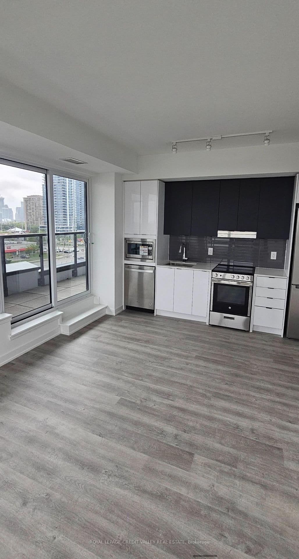 5105 Hurontario Street, Unit 529 thumbnail 14
