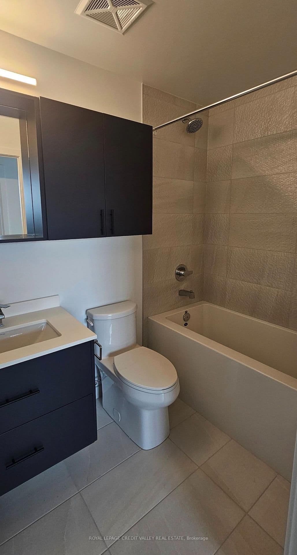 5105 Hurontario Street, Unit 529 thumbnail 9