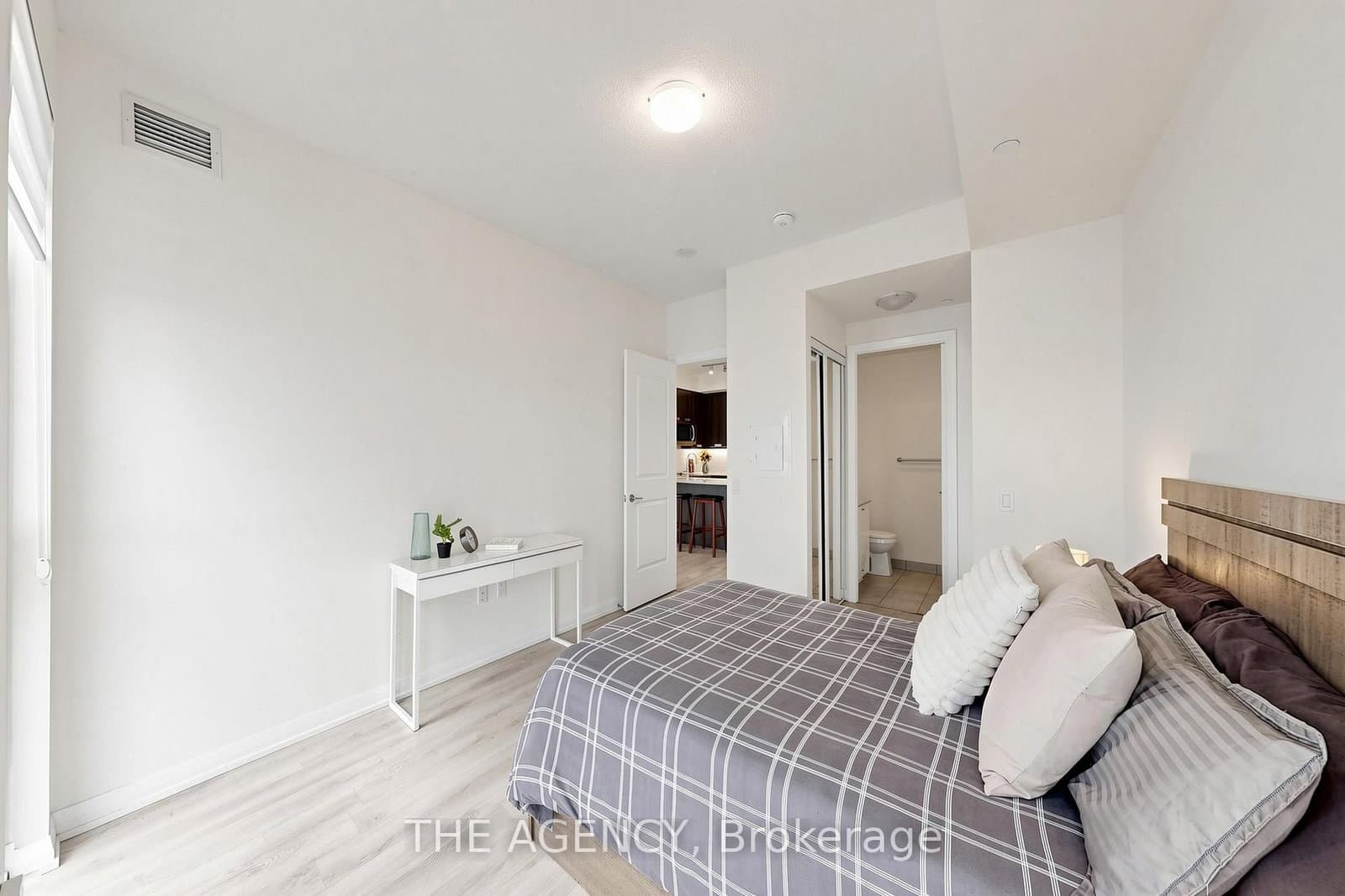 65 Watergarden Drive, Unit 1404 thumbnail 21