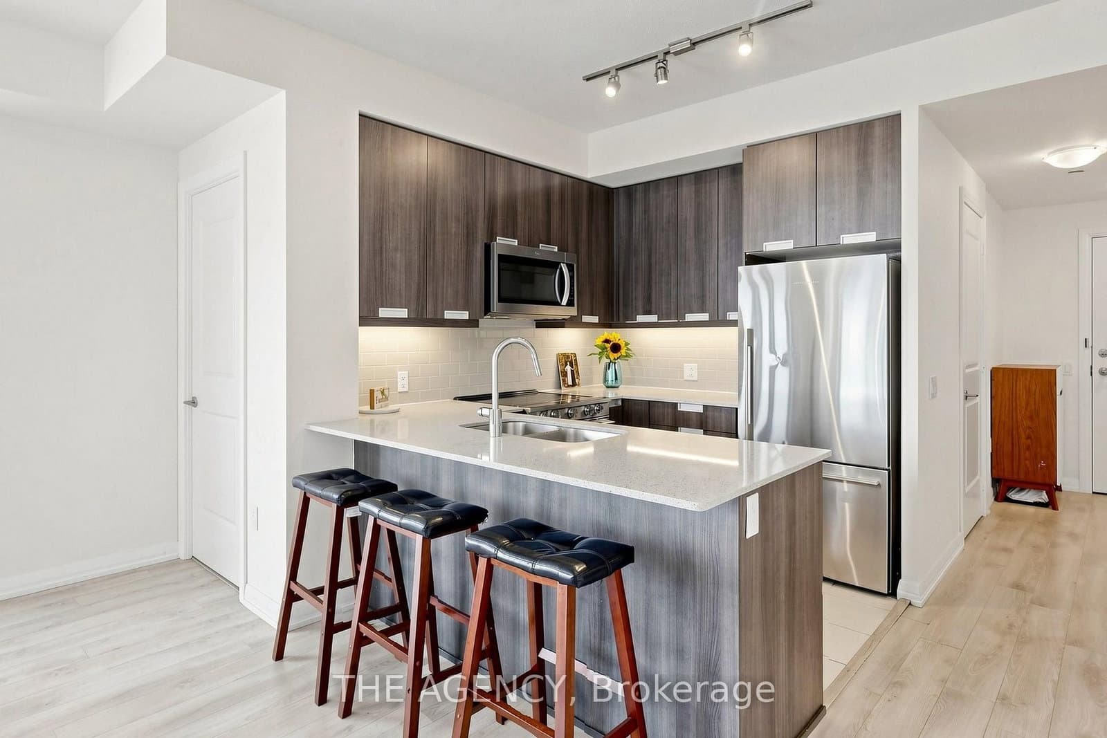 65 Watergarden Drive, Unit 1404 thumbnail 9